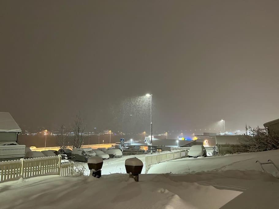 Sentralt Pa Fastlandet Og Gaavstand Til Alle Fasiliteter! Tromsdalen المظهر الخارجي الصورة